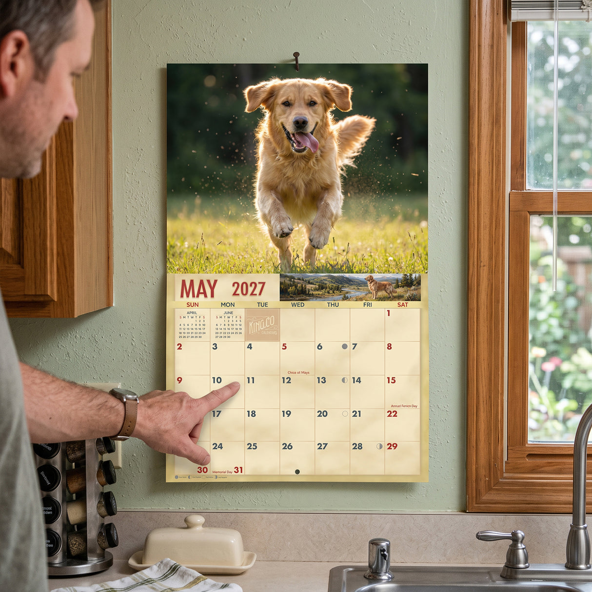 2027 Golden Retriever Wall Calendar – 16-Month Photography